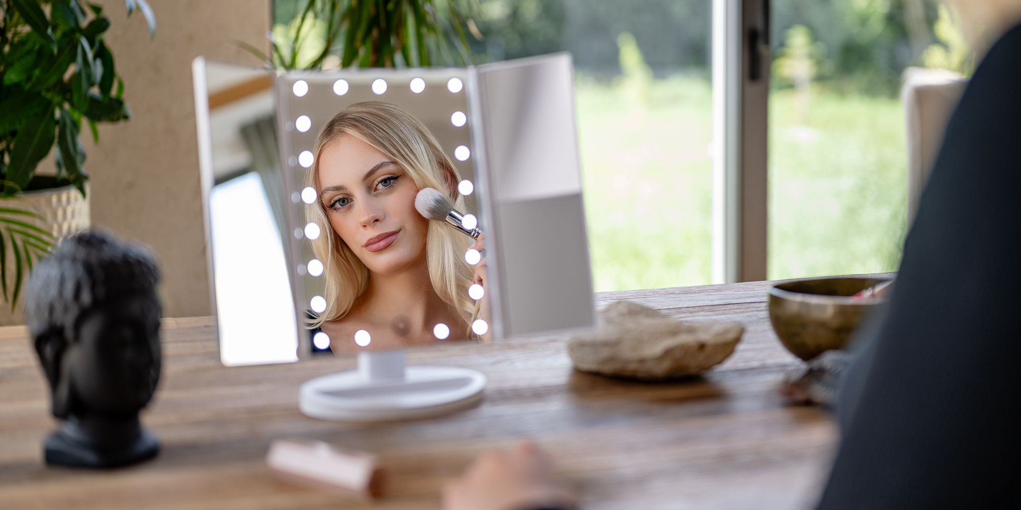 Lusterko do makijażu Humanas HS-ML04 z podświetleniem LED - białe